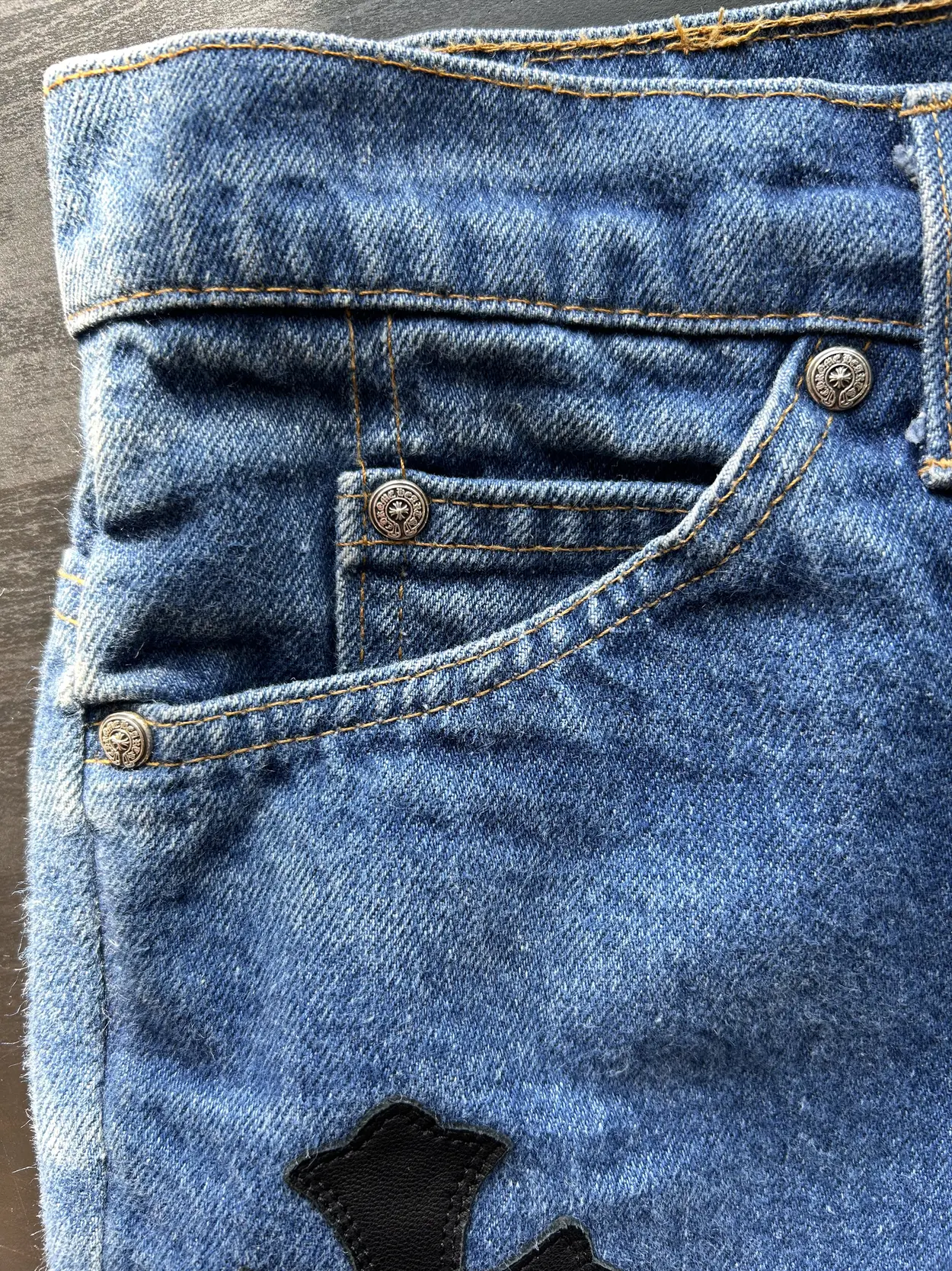 Classic Levi’s Patched Jeans - Image 10