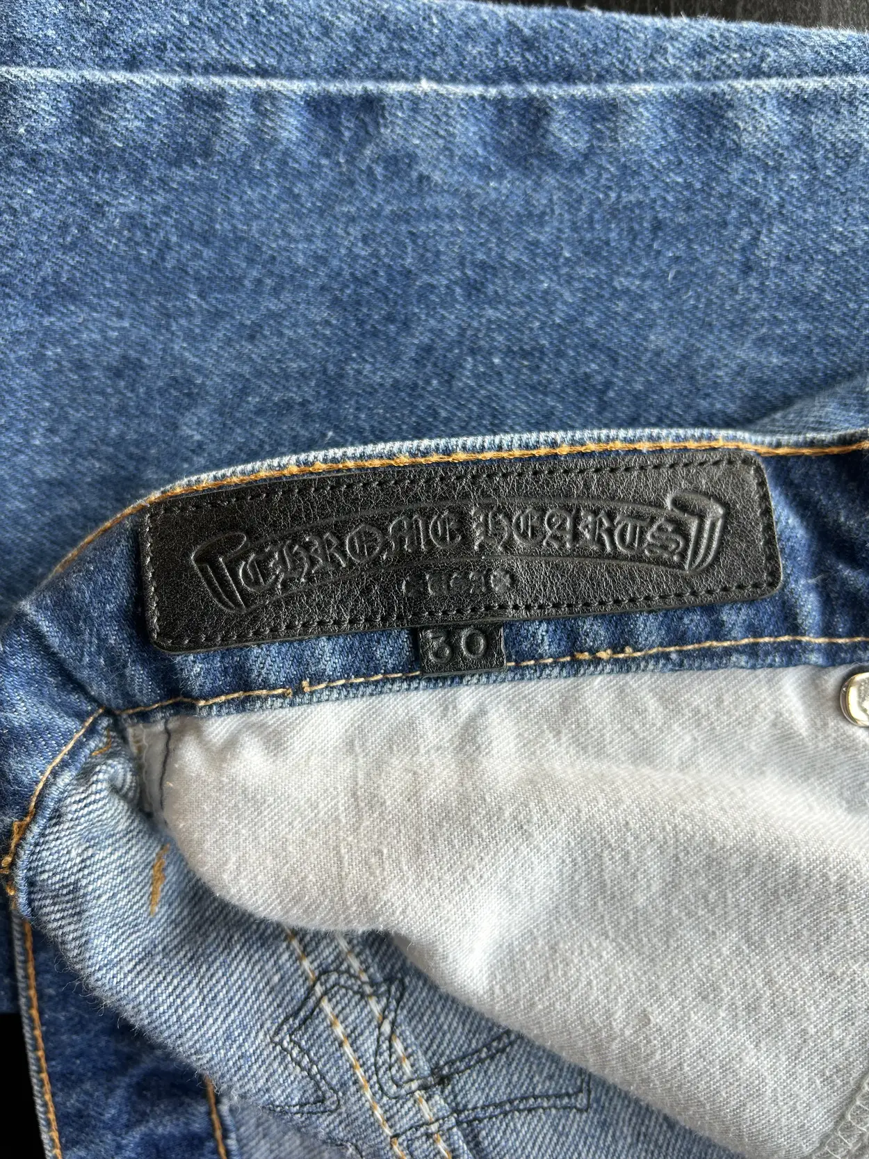 Classic Levi’s Patched Jeans - Image 7