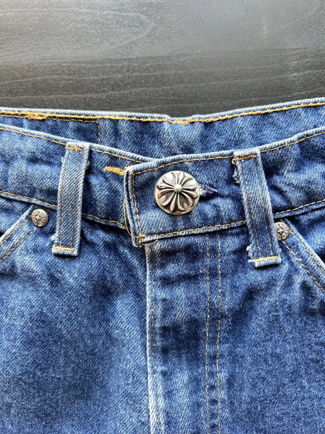 Classic Levi’s Patched Jeans - Image 8